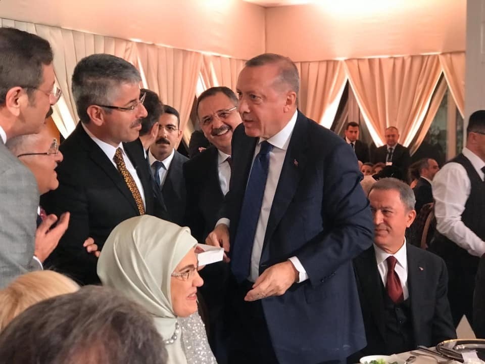 Çopuroğlu, Cumhurbaşkanı Erdoğan’a pastırma ikram etti 