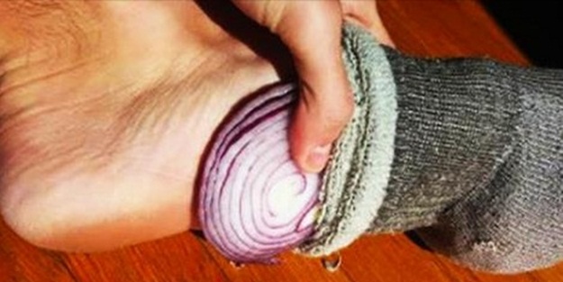 Çorabınızın içine bir dilim soğan koyun