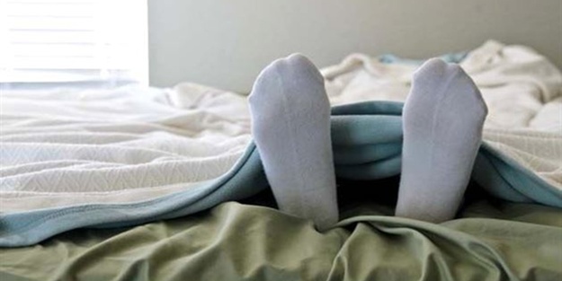 Sakın ayağınızda çorapla uyumayın!