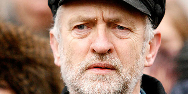 Corbyn’in Kraliçe’ye ayıracak vakti yok!