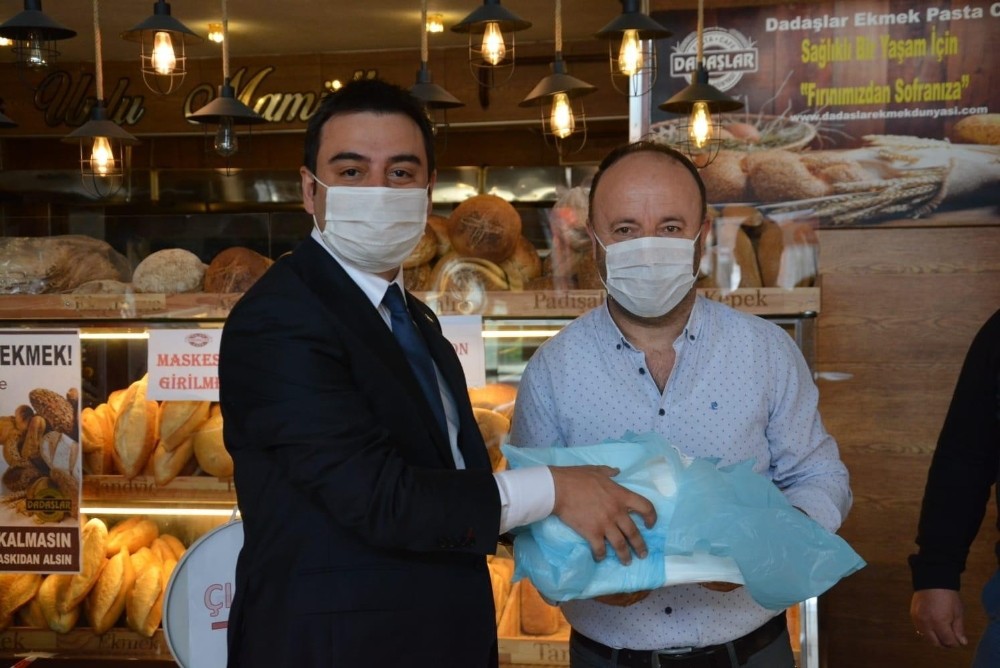 Çorlu TSO’dan kısıtlama günlerinde çalışan oda üyelerine maske 