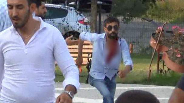 Dehşet! Elinde falçatayla kanlar içinde...
