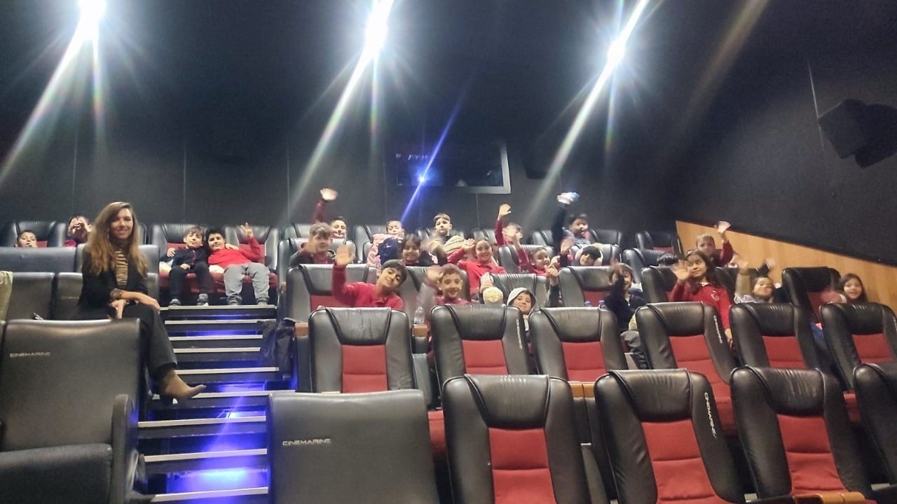 Çorlu’da polislerden öğrencilere sinema etkinliği