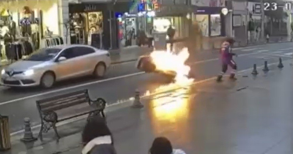 Çorlu'da Seyir Halinde Alev Alan Motosiklet Güvenlik Kamerasında