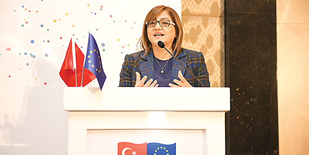 Coronavirüsle mücadelede Türkiye belediyeleri birlik içinde! “Tecrübe, güçlü dayanışma ve güvenle aşıyoruz”