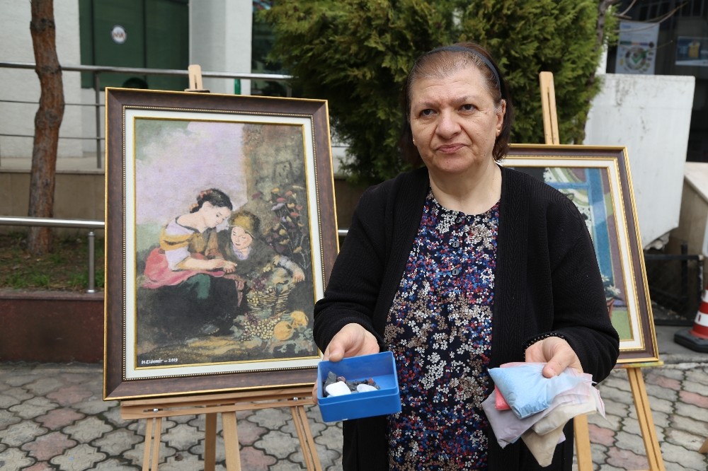 Çoruh kıyısından topladığı taşları sanat eserine çeviriyor 