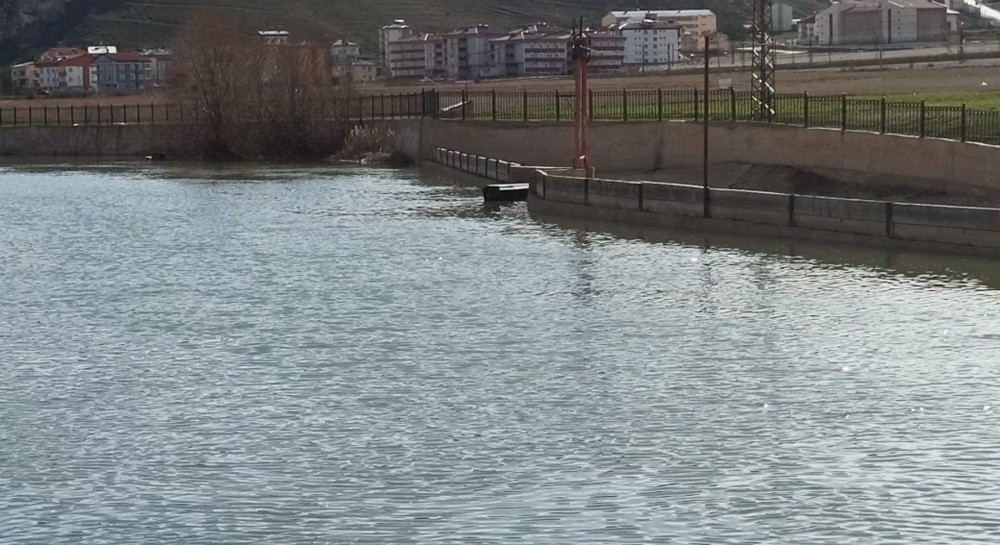 Çoruh Nehri’nde ilginç görüntü, yüzen tabutlar 