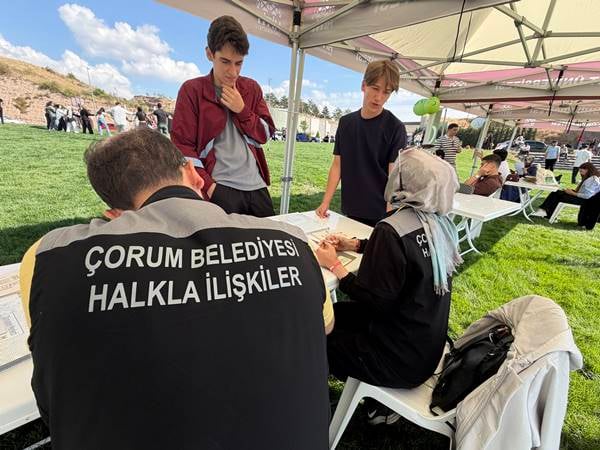 Çorum Belediyesi üniversitelileri kampüste karşıladı