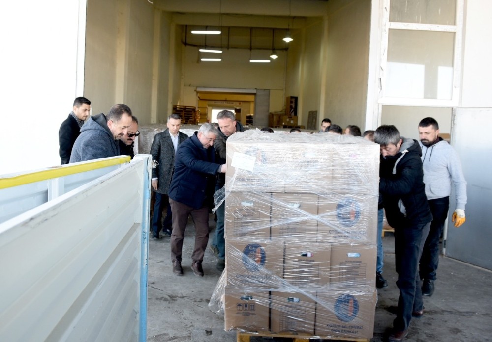 Çorum Belediyesi’nden depremzedelere yardım 