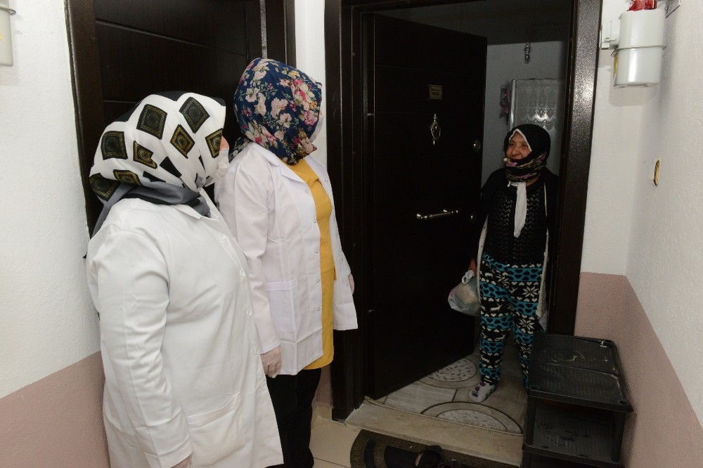 Çorum Belediyesi’nden evinde kalan yaşlılara hizmet 
