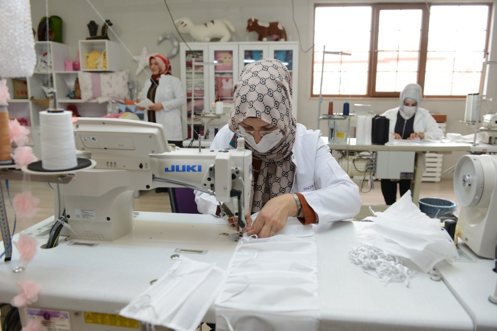 Çorum Belediyesi’nden sağlık kuruluşlarına 6 bin maske 