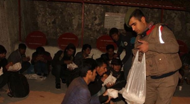Çorum'da 53 kaçak göçmen yakalandı