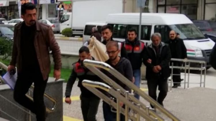 Çorum'da bakır kabloları çalarken yakalandılar