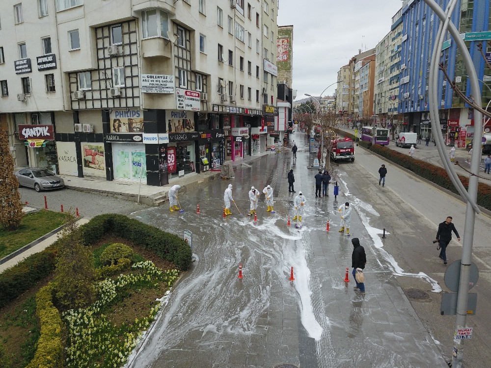 Çorum’da Belediye, tüm cadde ve sokakları yıkadı 