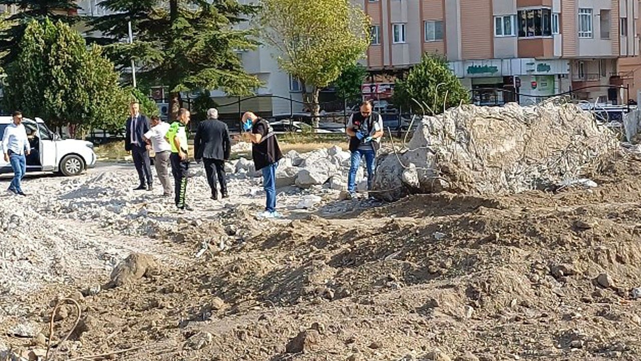 Çorum'da gizemli olay! Okul yıkılırken topraktan kafatası çıktı