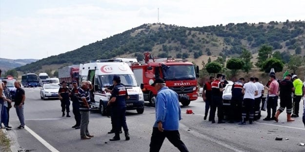 Çorum'da iki otomobil çarpıştı: 4 yaralı
