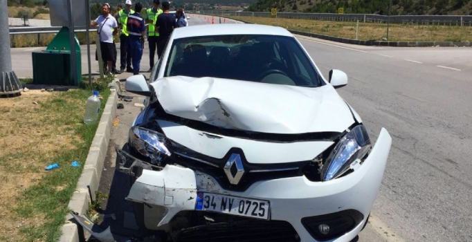 Çorum'da iki otomobil çarpıştı: 4'ü çocuk 11 yaralı