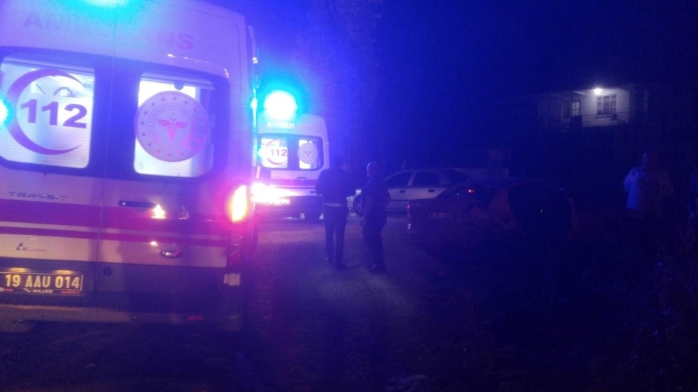 Çorum’da iki otomobil çarpıştı: 9 yaralı 