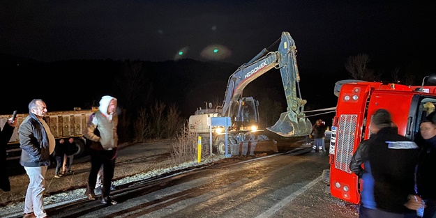 Çorum'da itfaiye aracı devrildi