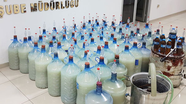 Çorum’da kaçak viski imalatı yapan öğretim görevlisine polisten şafak baskını