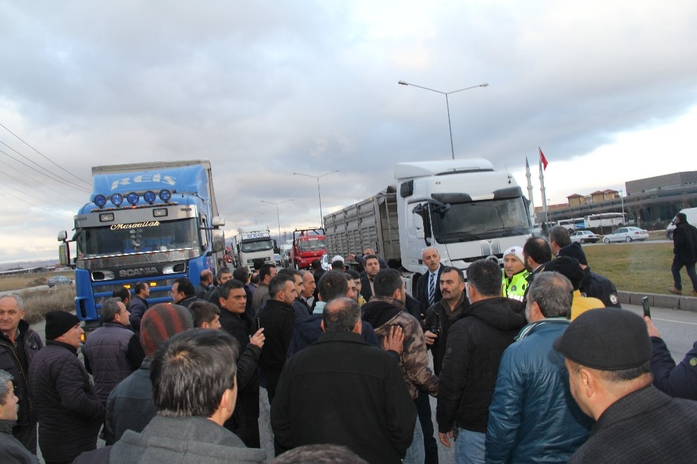 Çorum’da kamyoncular kontak kapattı 