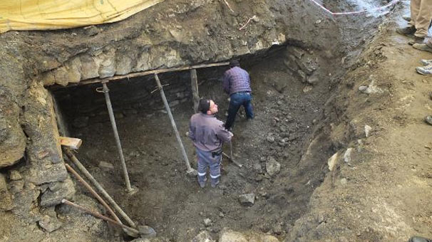 Çorum'da kepçe operatörü yeraltı şehrini ortaya çıkardı