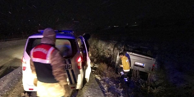 Çorum'da minibüs devrildi: 6 yaralı