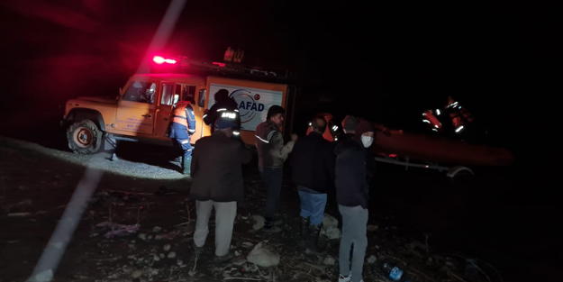 Gölün ortasında mahsur kalan balıkçıların imdadına AFAD yetişti