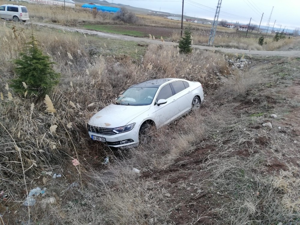Çorum’da otomobil şarampole uçtu: 2 yaralı 
