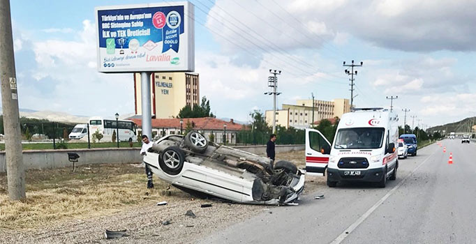 Çorum'da otomobil takla attı: 2 kişi yaralı