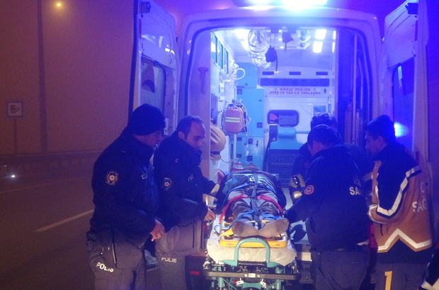 Çorum'da otomobilin duvara çarpması nedeniyle 4 kişi yaralandı