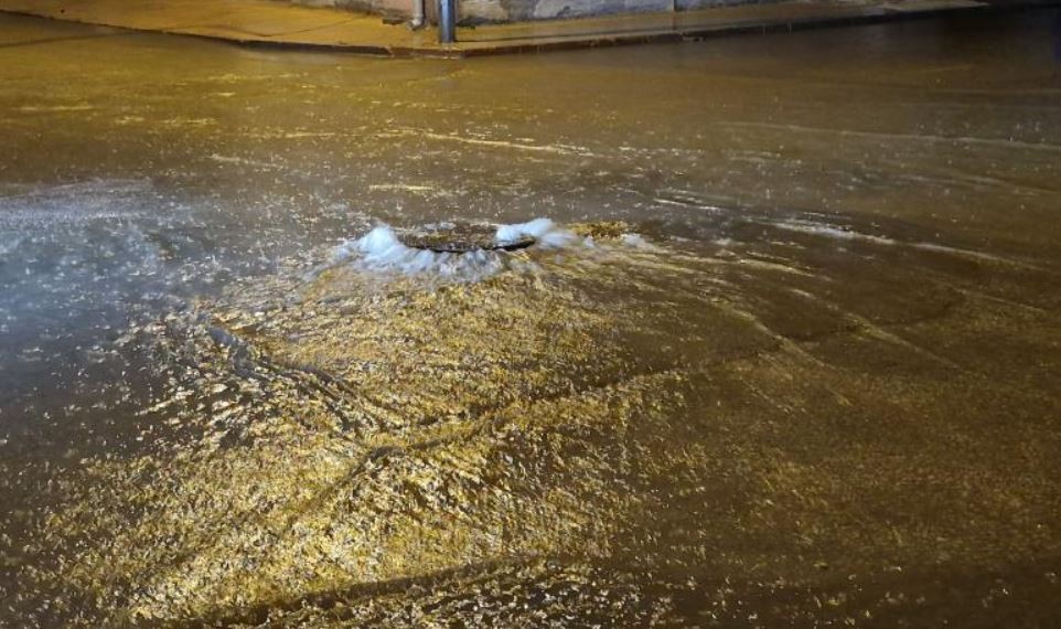 Çorum’da sağanak yağış ve rüzgar hayatı felç etti