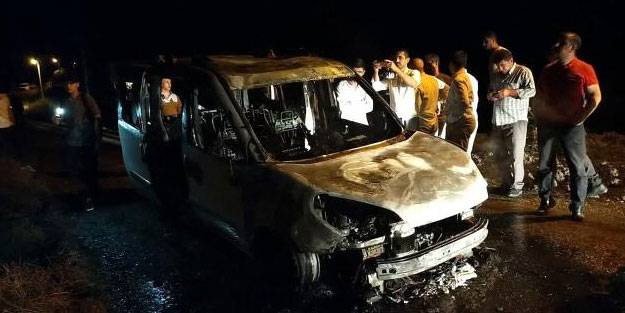 Çorum'da Seyir halindeyken alev alan hafif ticari araç yandı