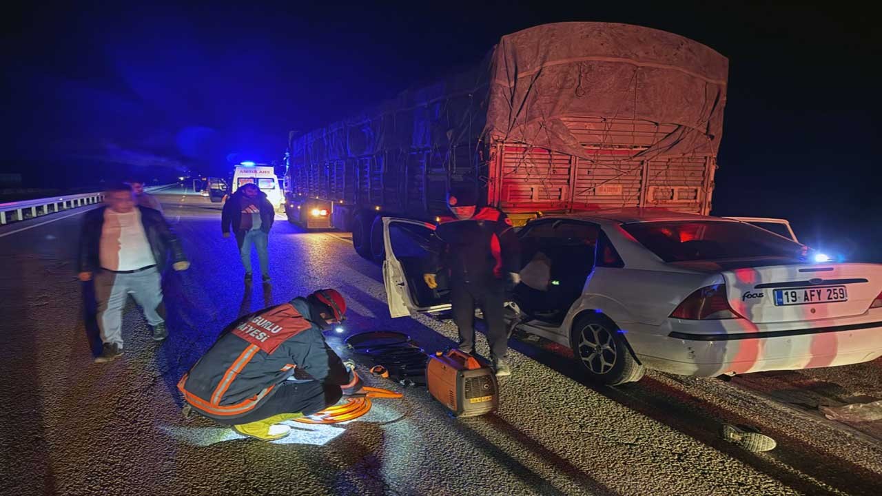 Çorum'da tırla çarpışan otomobilin sürücüsü hayatını kaybetti