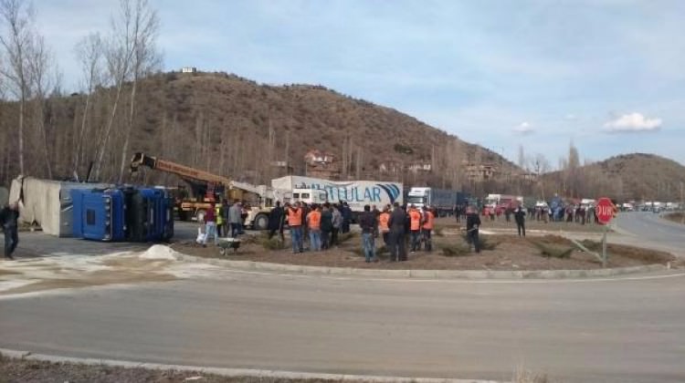 Çorum'da TIR'lar çarpıştı : 2 yaralı