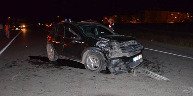 Çorum'da trafik kazası! Aracın içinde sıkışıp kaldı
