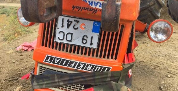Çorum'da traktörün altında kalan sürücü öldü, eşi ağır yaralandı
