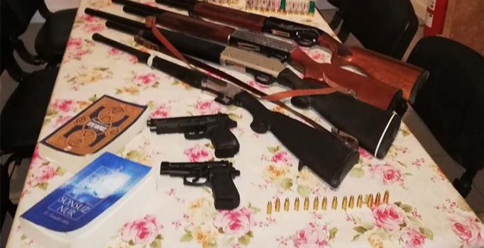 Çorum'da uyuşturucu operasyonunda FETÖ kitapları ele geçirildi