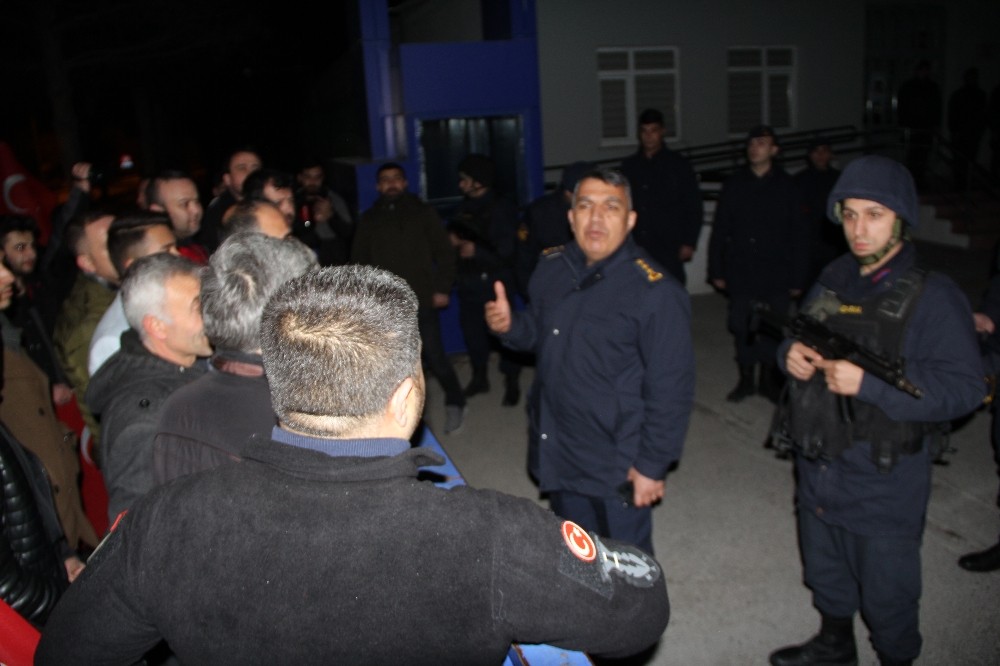 Çorum’da vatandaşlar destek için jandarmaya yürüdü 
