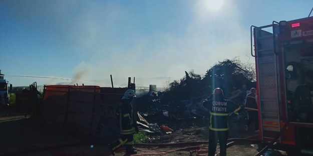 Çorum'da yangın: hurda atıkları fena yandı! Gelen ekipler kent için harekete geçti: Şehirde ortalık karıştı