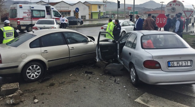 Çorum'da zincirleme kaza: 3 kişi yaralandı