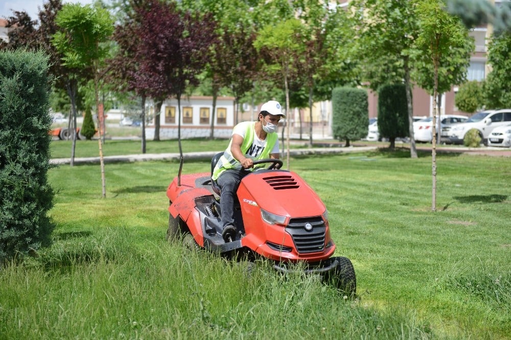 Çorum’daki park ve yeşil alanlar bakıma alındı 
