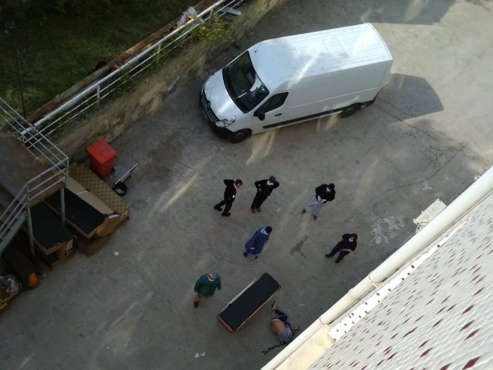 Covid-19 şüphesiyle hastaneye yatırılan yaşlı adam 3. kattan atlayarak hayatını kaybetti 