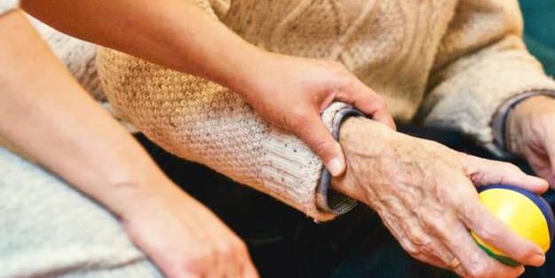  Covid-19 yalnızlığı Alzheimer riskini artırıyor