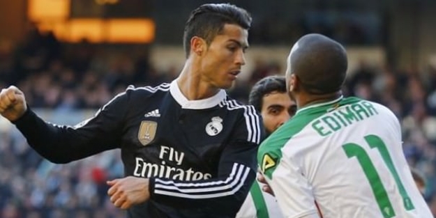 Cristiano Ronaldo 2 yumruk 1 tekme attı!../VİDEO