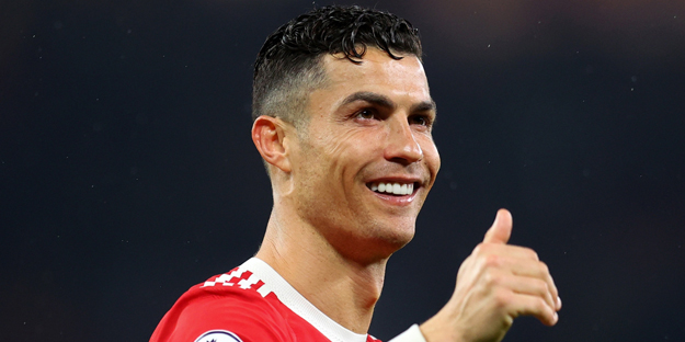 Cristiano Ronaldo imzayı atıyor! Çok şaşıracaksınız...