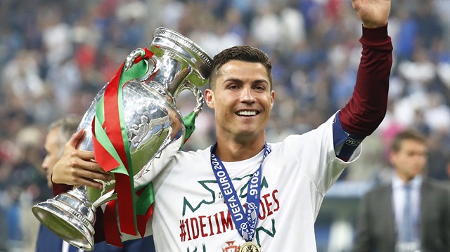 Cristiano Ronaldo primini kanserli çocuklara bağışladı