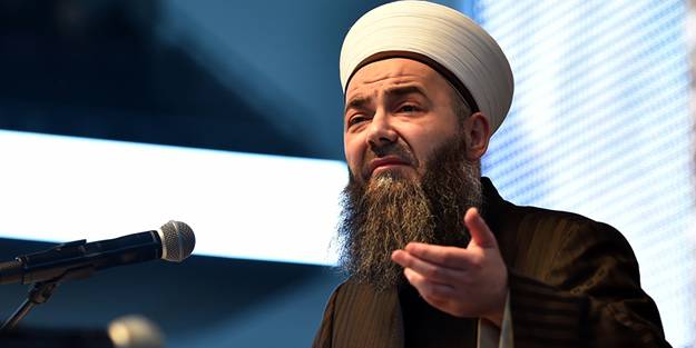 Cübbeli Ahmet Hoca Ebrar Karakurt'un sapkınlığına tepki göstererek uyarılarda bulundu