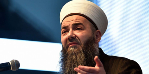 Cübbeli Ahmet Hoca'nın Kabe'deki seçim duası gündem oldu