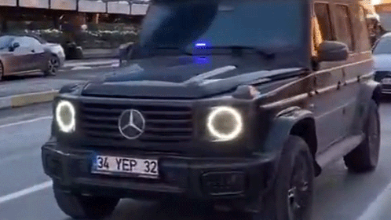 Cübbeli Ahmet'in kızı trafikte çakar kullandı! Polis harekete geçti